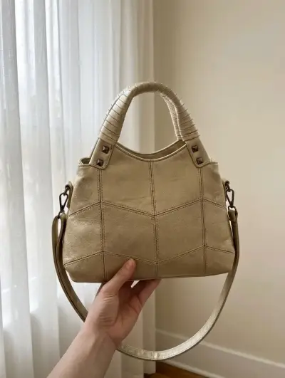 Bolso beige de mano elegante - miniatura 1