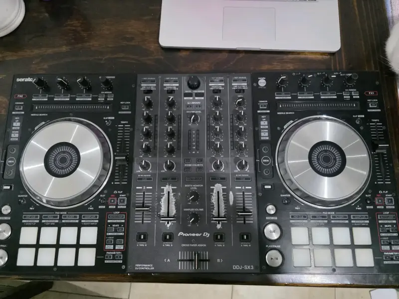 Controlador DJ Pioneer DDJ-SX3 - 1