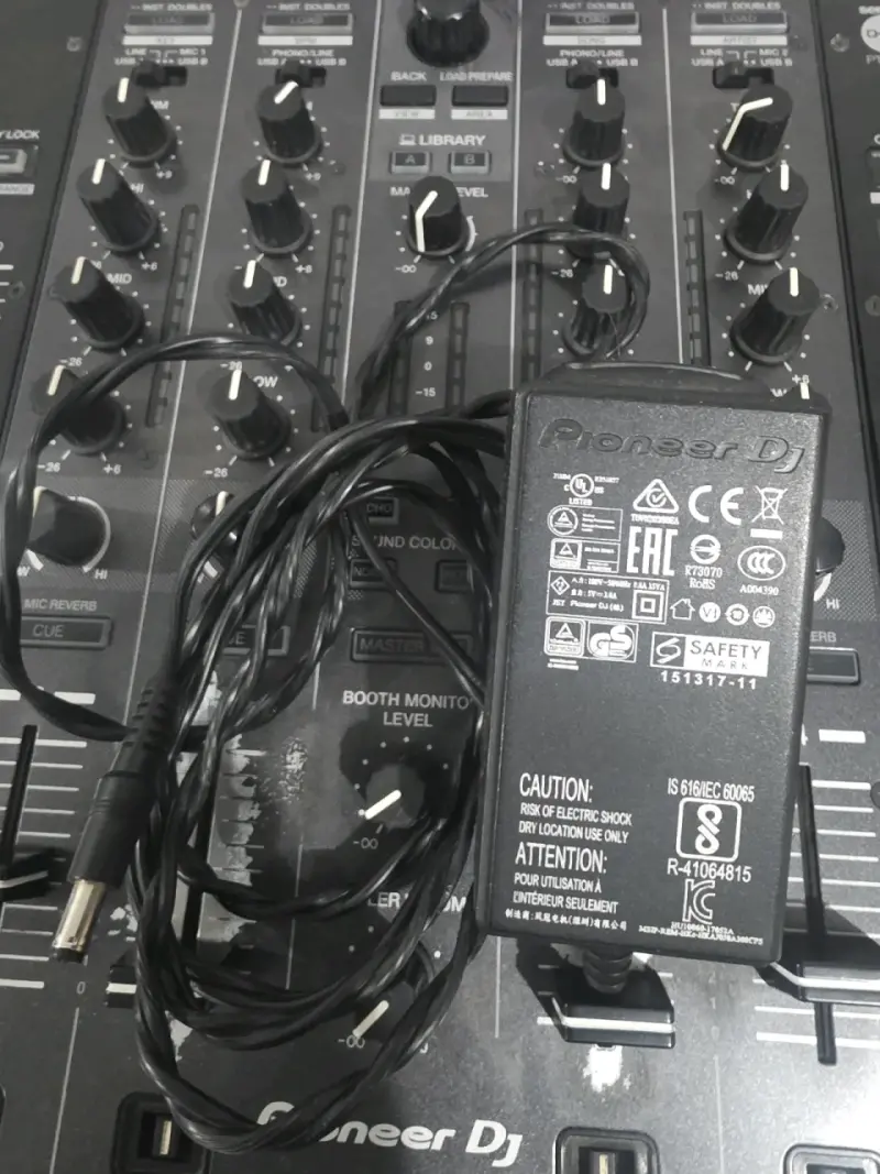 Controlador DJ Pioneer DDJ-SX3 - 2