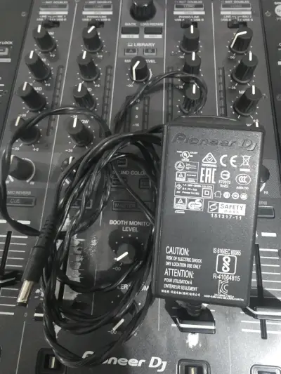 Controlador DJ Pioneer DDJ-SX3 - miniatura 2