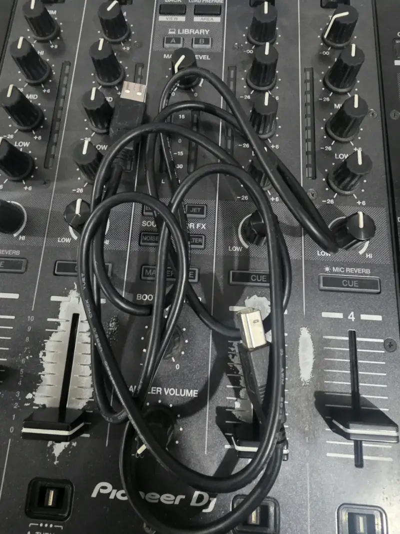 Controlador DJ Pioneer DDJ-SX3 - 3