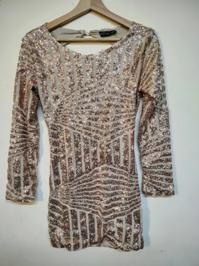 Vestido corto de lentejuelas doradas - miniatura 1