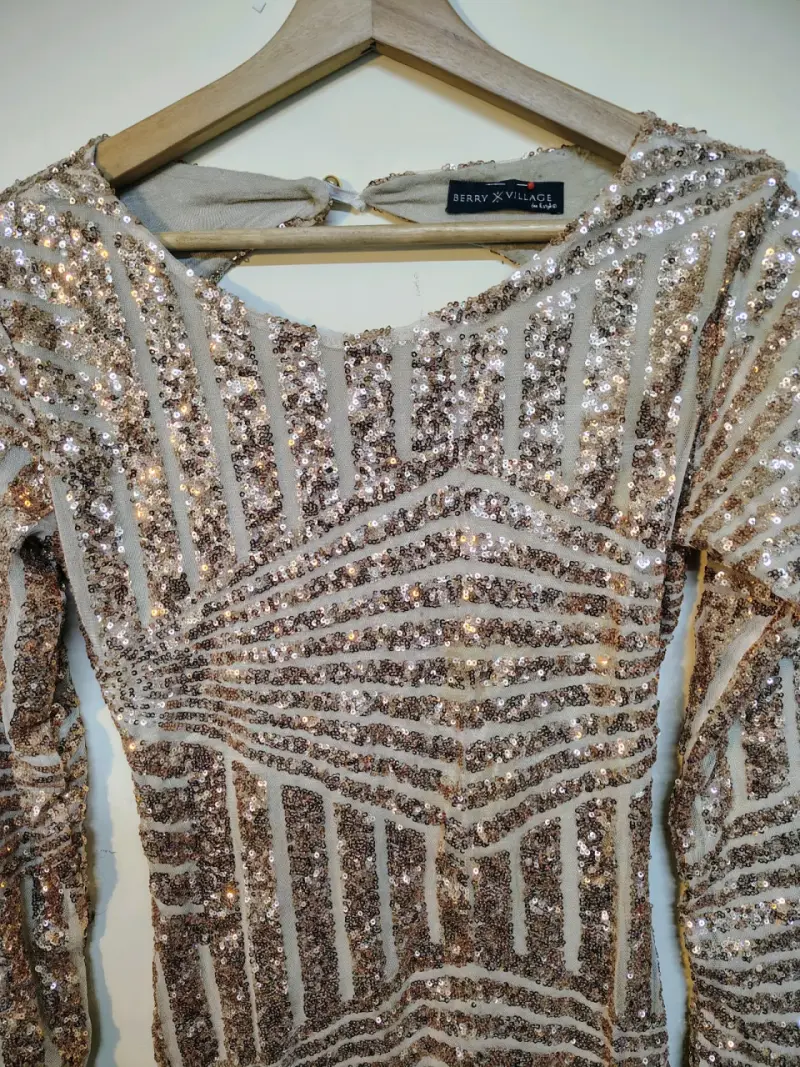 Vestido corto de lentejuelas doradas - 2