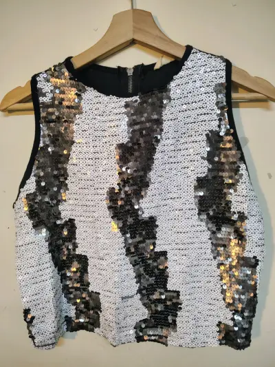 Polera sin mangas con lentejuelas - miniatura 1