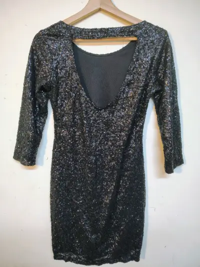 Vestido corto de lentejuelas negro - miniatura 2