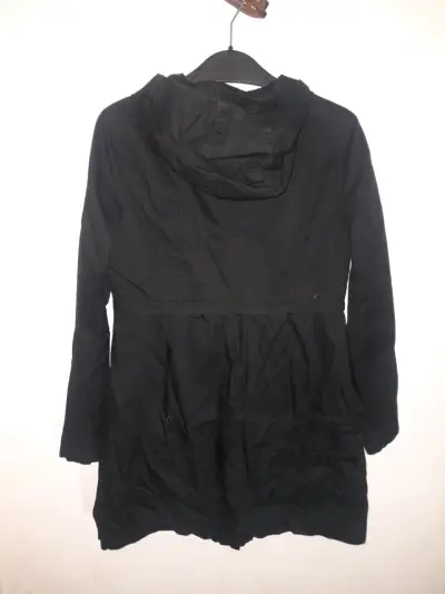 Gabardina negra con capucha - miniatura 2