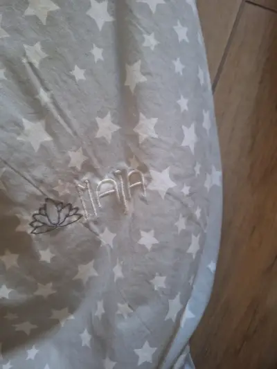 Cojín de lactancia con estampado de estrellas - miniatura 1
