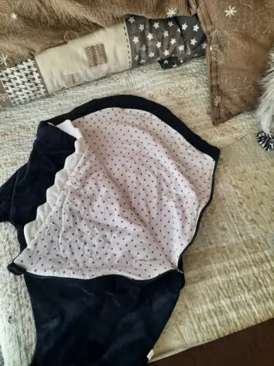 Saco de dormir tiburón infantil negro - miniatura 2