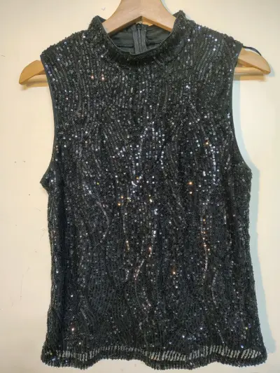 Polera sin mangas con lentejuelas negras - miniatura 1