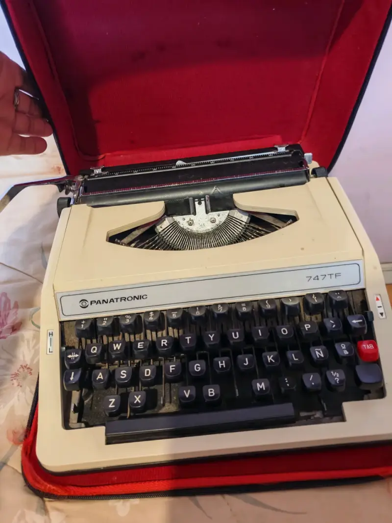 Máquina de escribir Panatronic 747TF - 1
