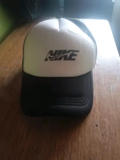 Gorra Nike blanca y negra - miniatura 1