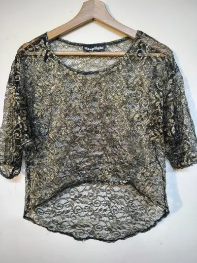 Blusa transparente negra y dorada - miniatura 1