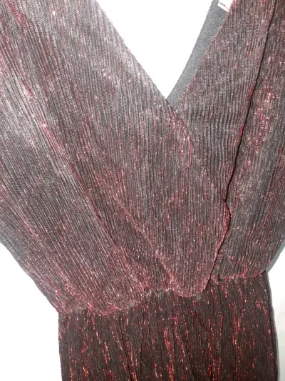 Vestido de fiesta corto con brillo. - miniatura 2