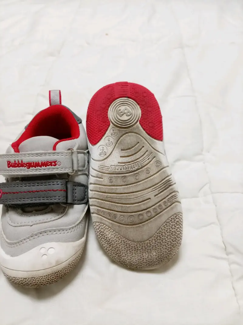 Zapatillas Bubblegummers gris y rojo - 4