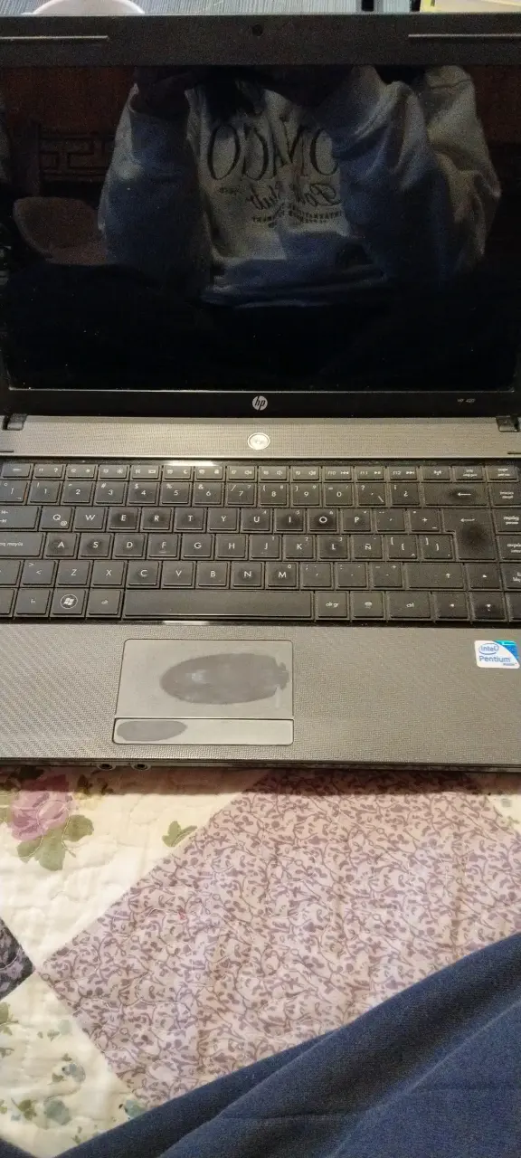 Laptop HP 420 antiguo - 2