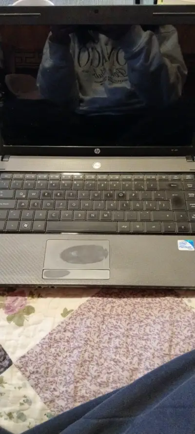 Laptop HP 420 antiguo - miniatura 2