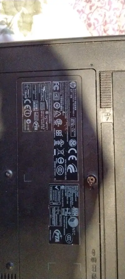 Laptop HP 420 antiguo - miniatura 4