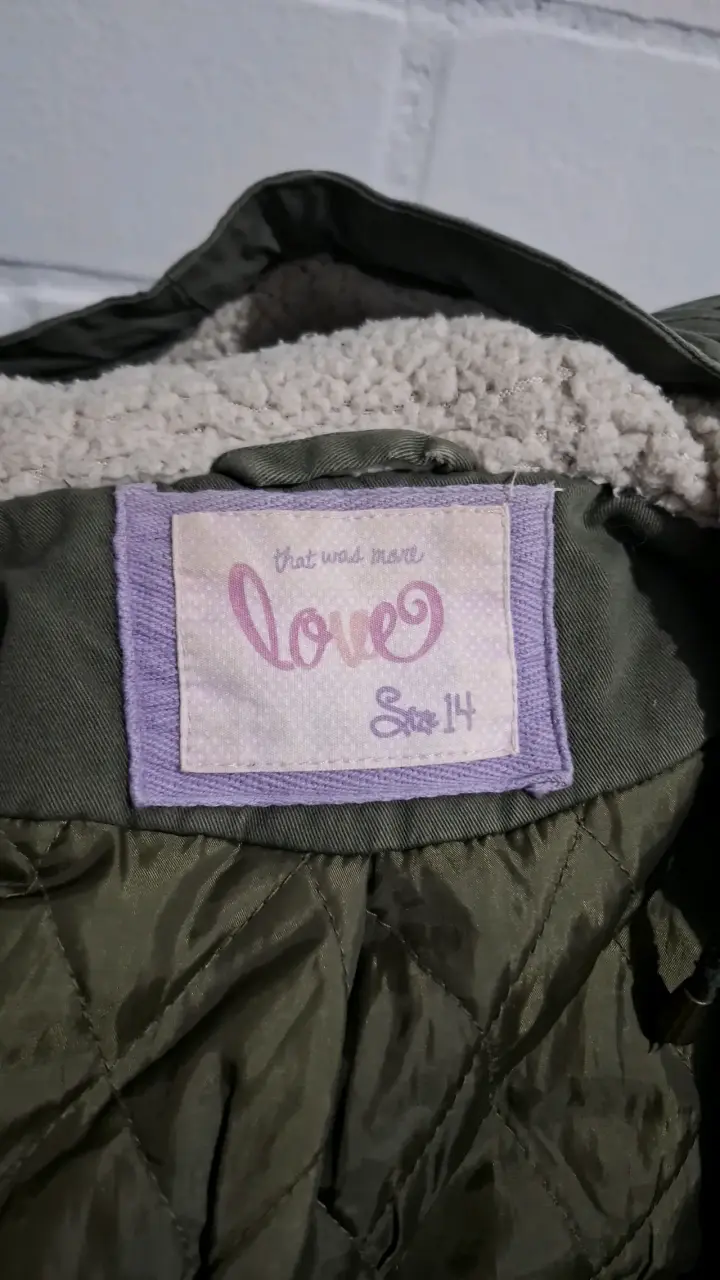 Chaqueta verde con capucha - 3