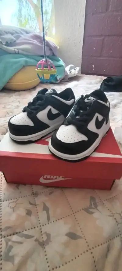 Zapatillas negras para bebé - miniatura 2