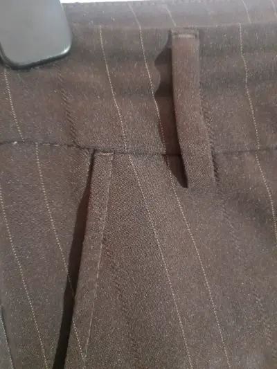 Conjunto sastrero marrón a rayas. - miniatura 4