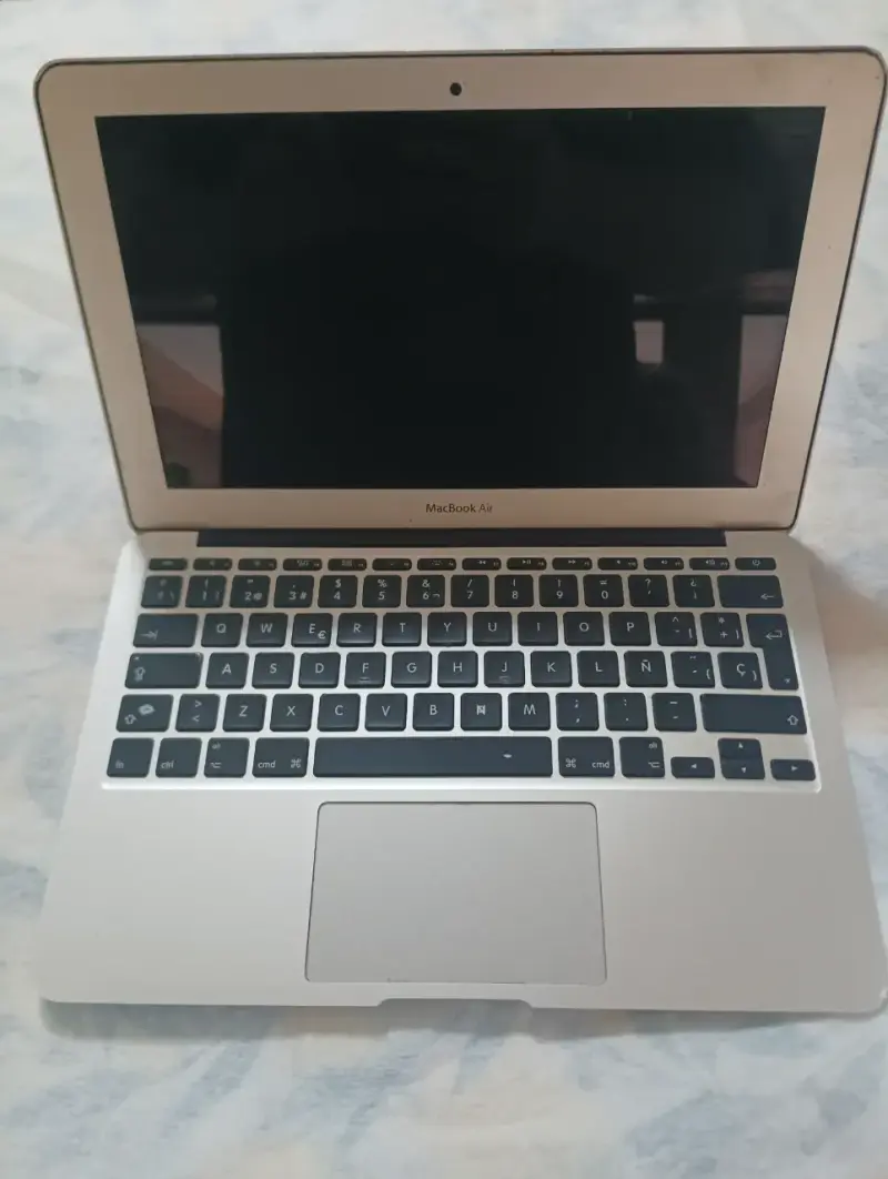 MacBook Air 13” Modelo A1465 - 1