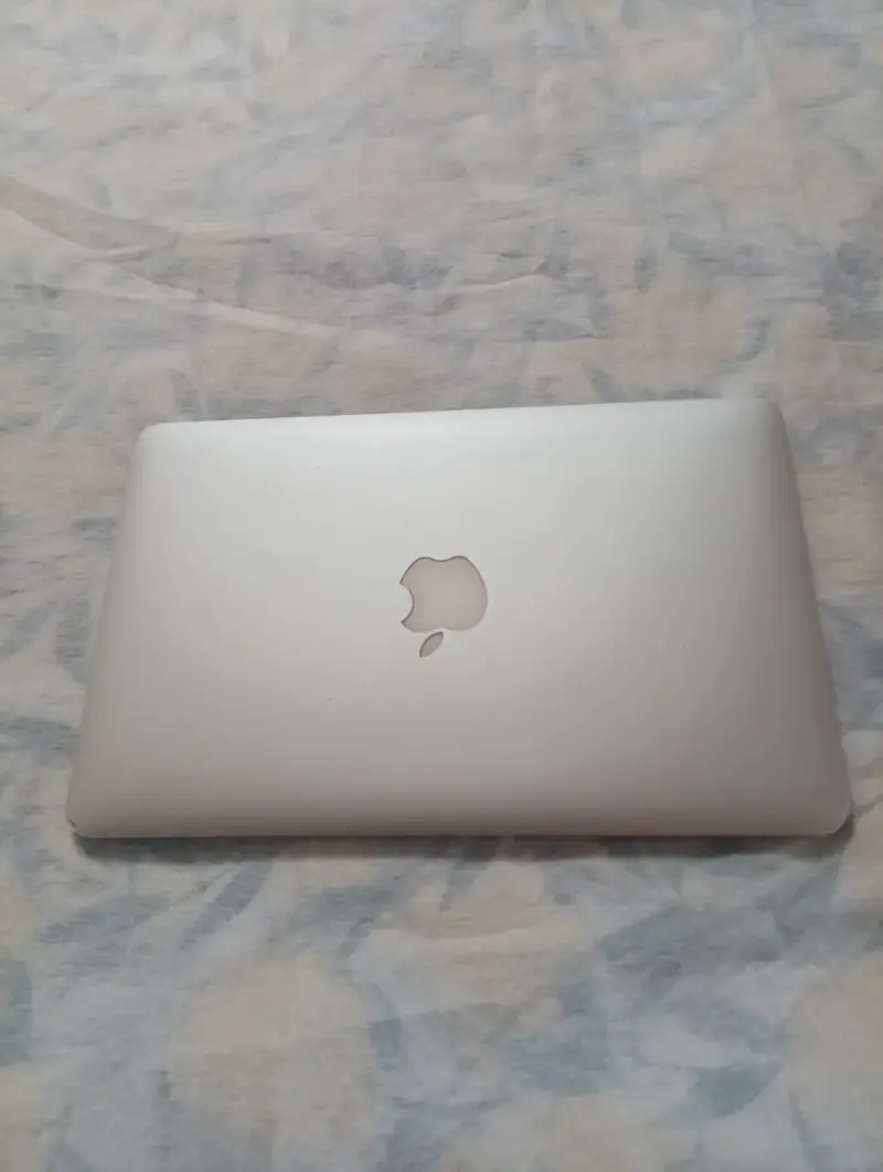 MacBook Air 13” Modelo A1465 - 2
