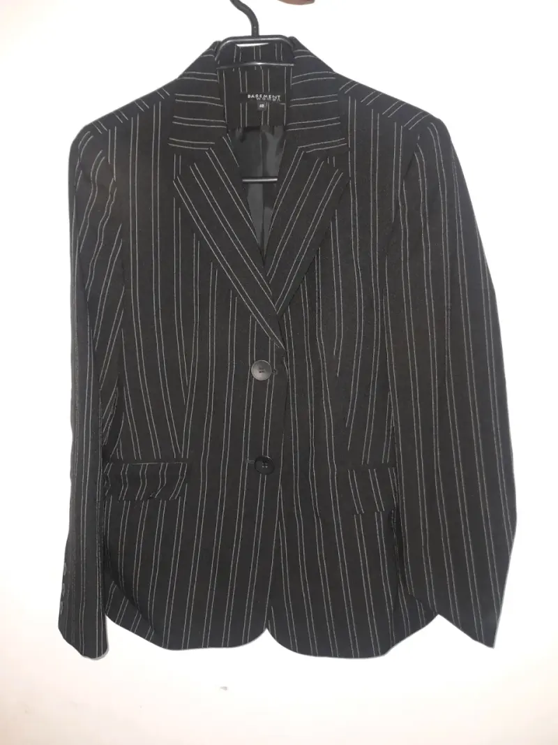 Conjunto sastrero negro a rayas. - 1