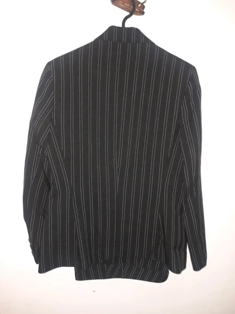 Conjunto sastrero negro a rayas. - 2