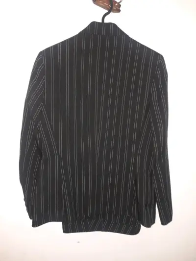 Conjunto sastrero negro a rayas. - miniatura 2