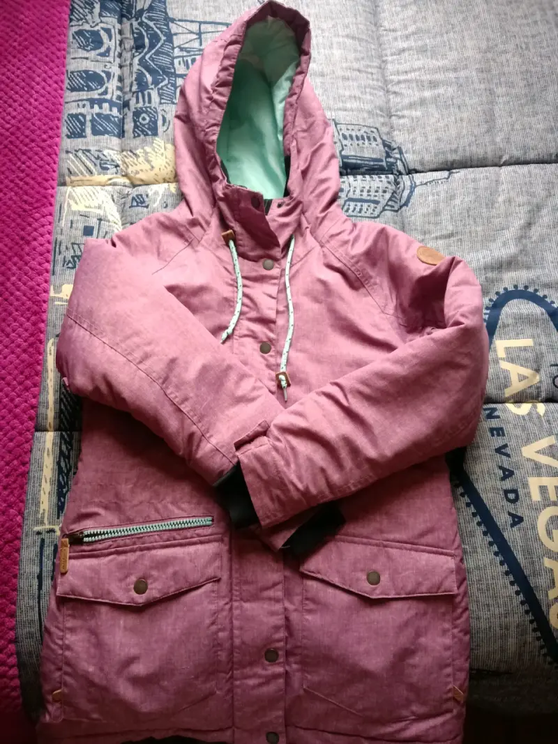 Parka rosada con capucha impermiable - 1