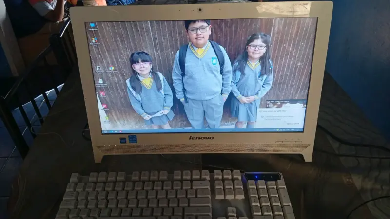 Computador de escritorio Lenovo - 1