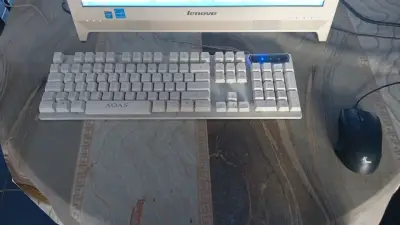 Computador de escritorio Lenovo - miniatura 2