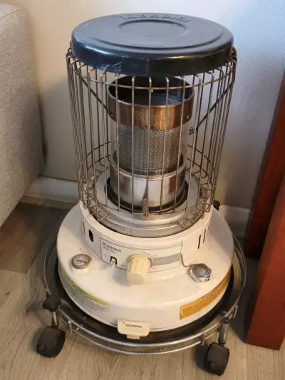 Estufa a parafina portátil kerona 4400 usada - miniatura 1