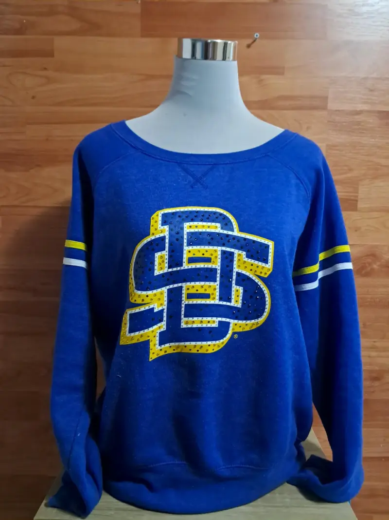 Polerón azul con diseño universitario - 1
