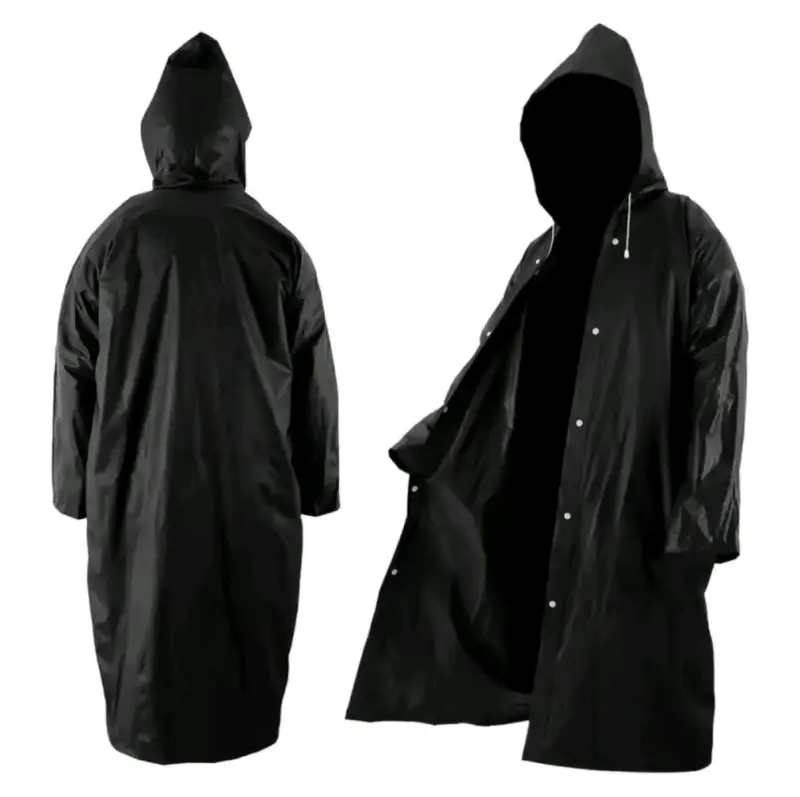 Impermeable negro con capucha