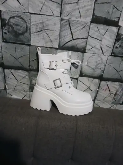 Botas blancas plataforma hebillas - miniatura 1