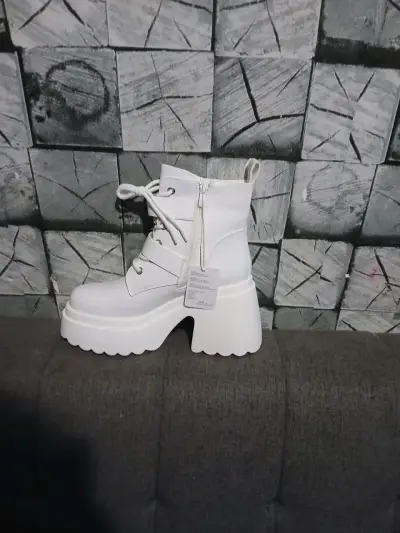 Botas blancas plataforma hebillas - miniatura 2