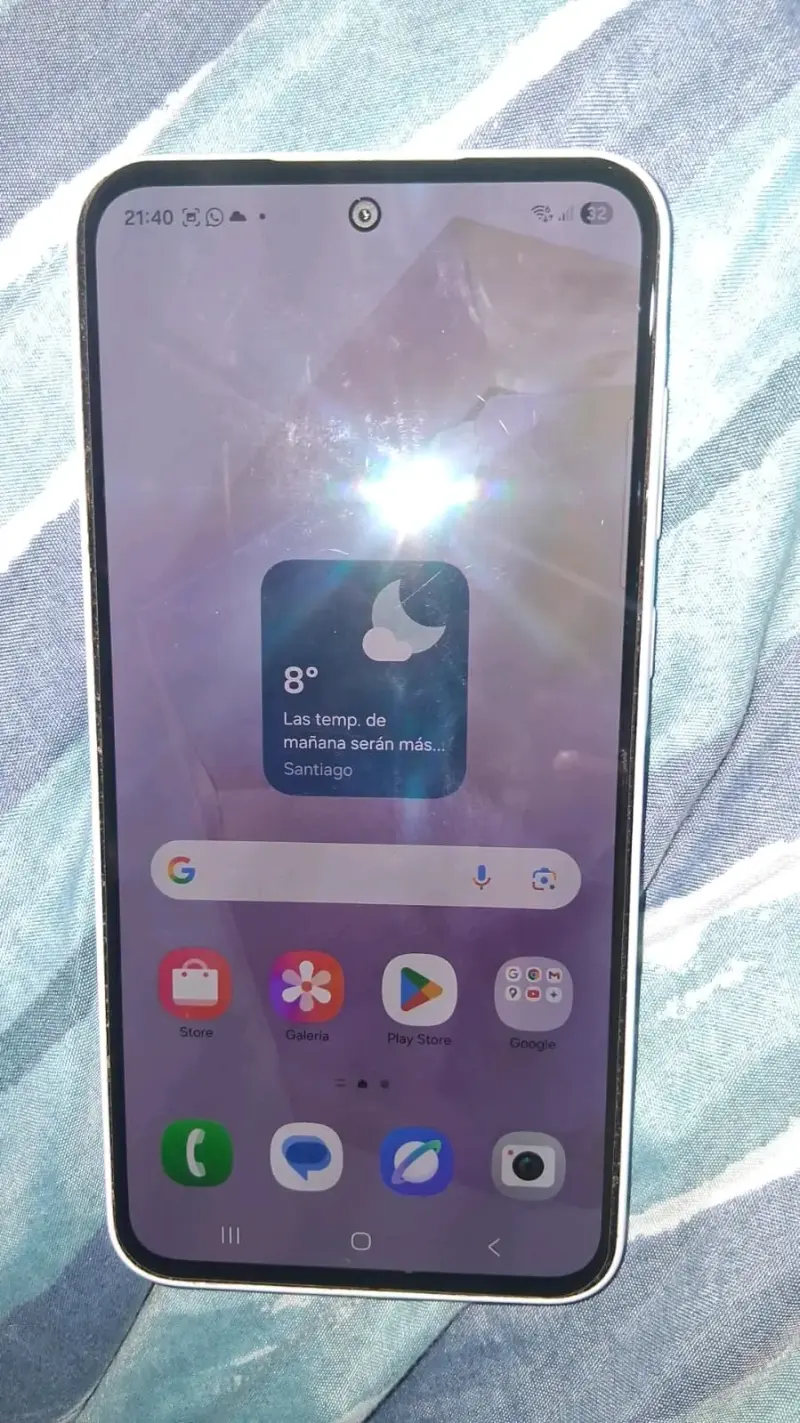 Smartphone Samsung blanco - 2