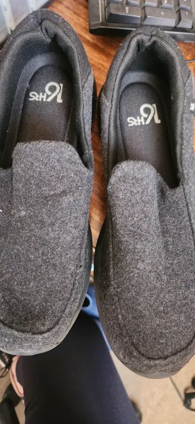 Zapatillas gris oscuro cómodas 16 horas - miniatura 1