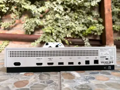 Consola Xbox One S blanca - miniatura 1