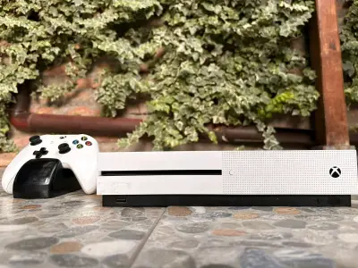 Consola Xbox One S blanca - miniatura 2