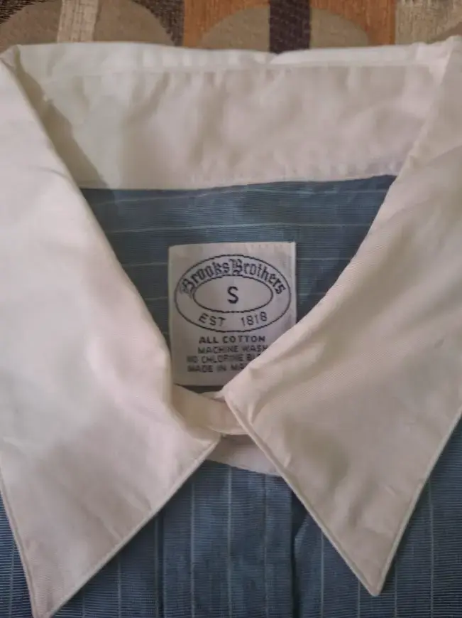 Camisa rayada azul con cuello blanco - 2