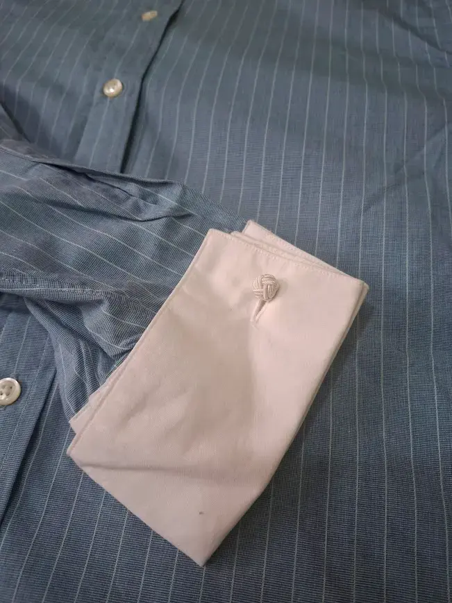 Camisa rayada azul con cuello blanco - 3
