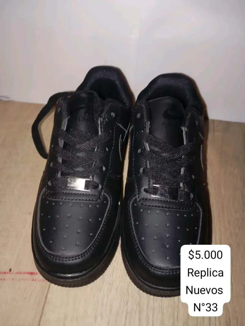 Zapatillas negras réplica talla 33