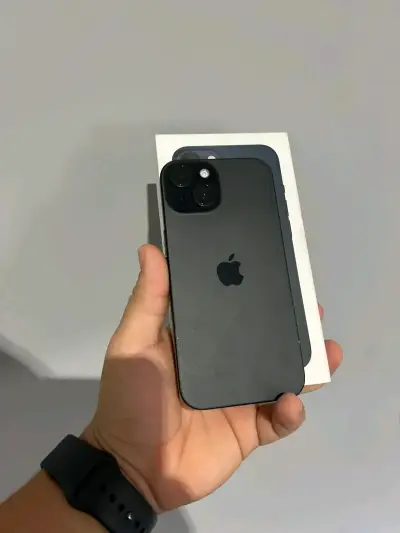 iPhone 15 en buen estado - miniatura 1