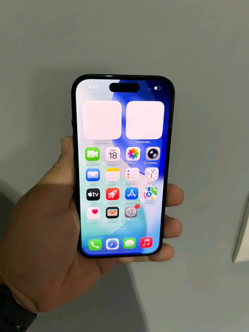 iPhone 15 en buen estado - 2