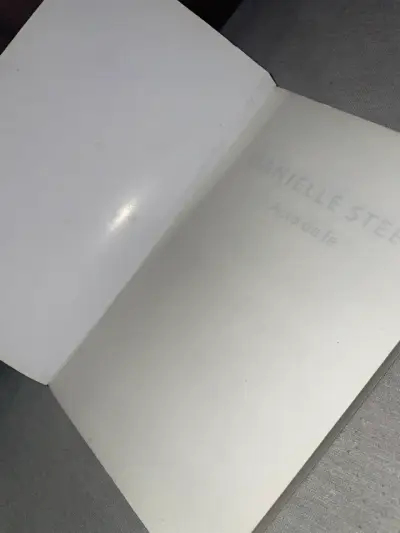 Libro 'Acto de fe' de Danielle Steel - miniatura 3
