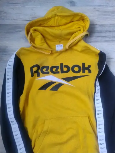 Polerón amarillo Reebok con capucha - miniatura 1