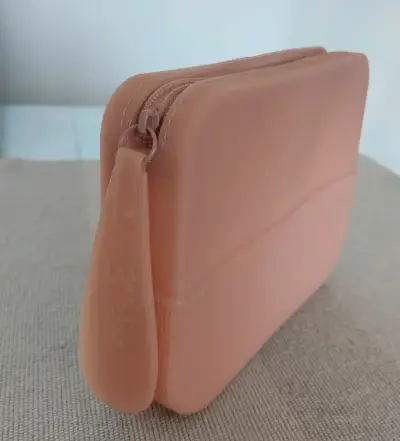 Cartera pequeña de silicona rosa marca Melissa - miniatura 2