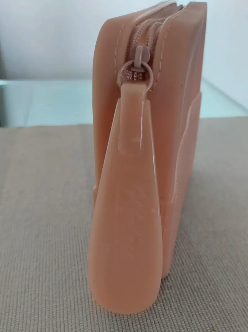Cartera pequeña de silicona rosa marca Melissa - 3